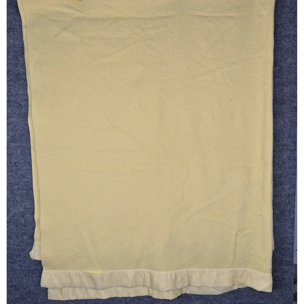 Vintage Chatham Acrylic Blanket 76x87 Yellow Satin Trim Super Soft Warm‎